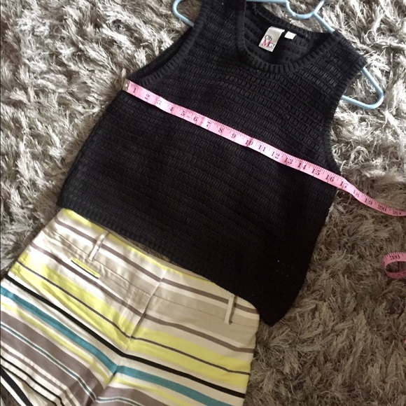 Sleeveless slightly cropped sweater💕 - Picture 6 of 8